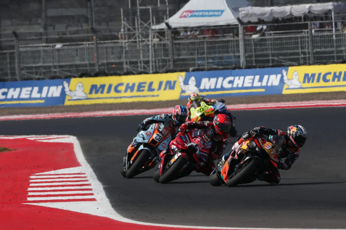 Podcast: 'Fake' MotoGP battles, start chaos and title twists