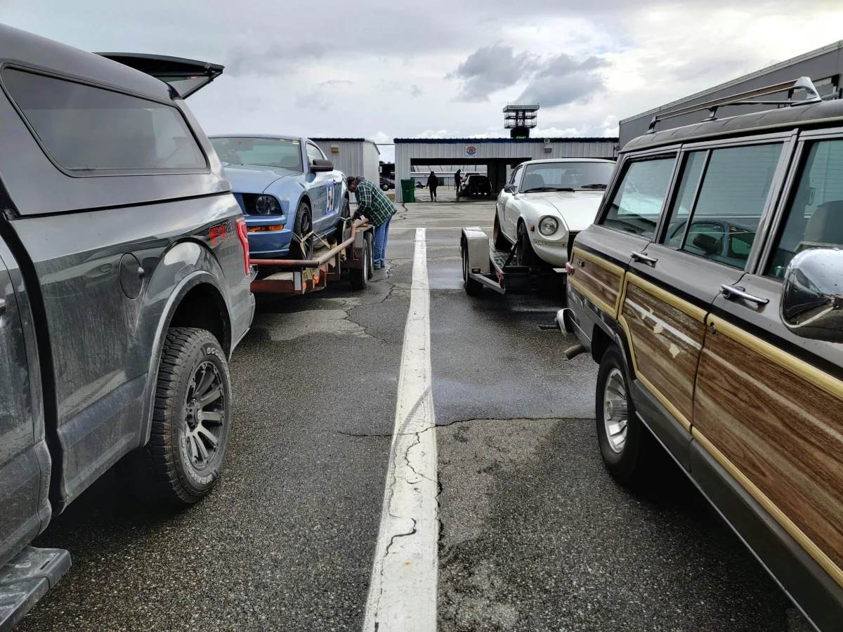 1987-Jeep-Grand-Wagoneer-Datsun-Towing