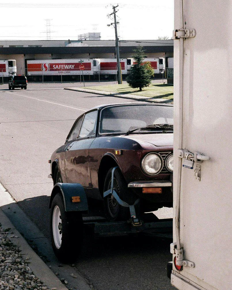 Alfa-Romeo-GTV-on-Dolly behind Ford commercial box truck