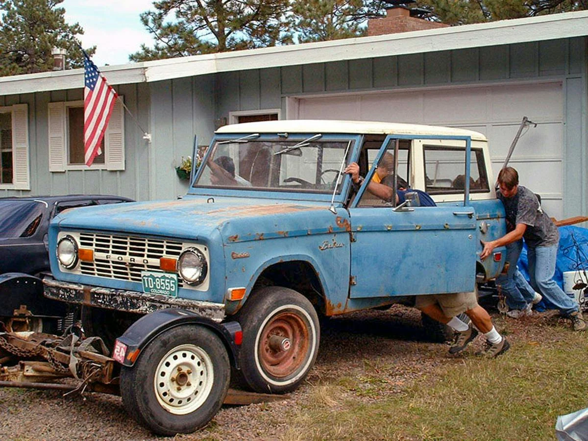 Bronco-on-towing-dolly loading push