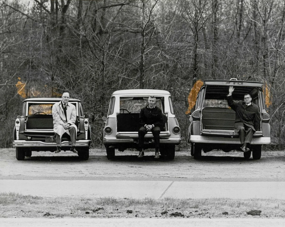 Checker Marathon International Travelall and a Chevrolet Suburban