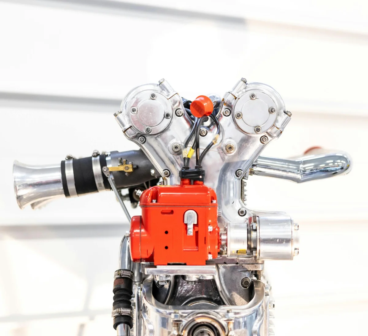 Offy was perfectly symmetrical, so intake and exhaust manifolds could be swapped from side to side