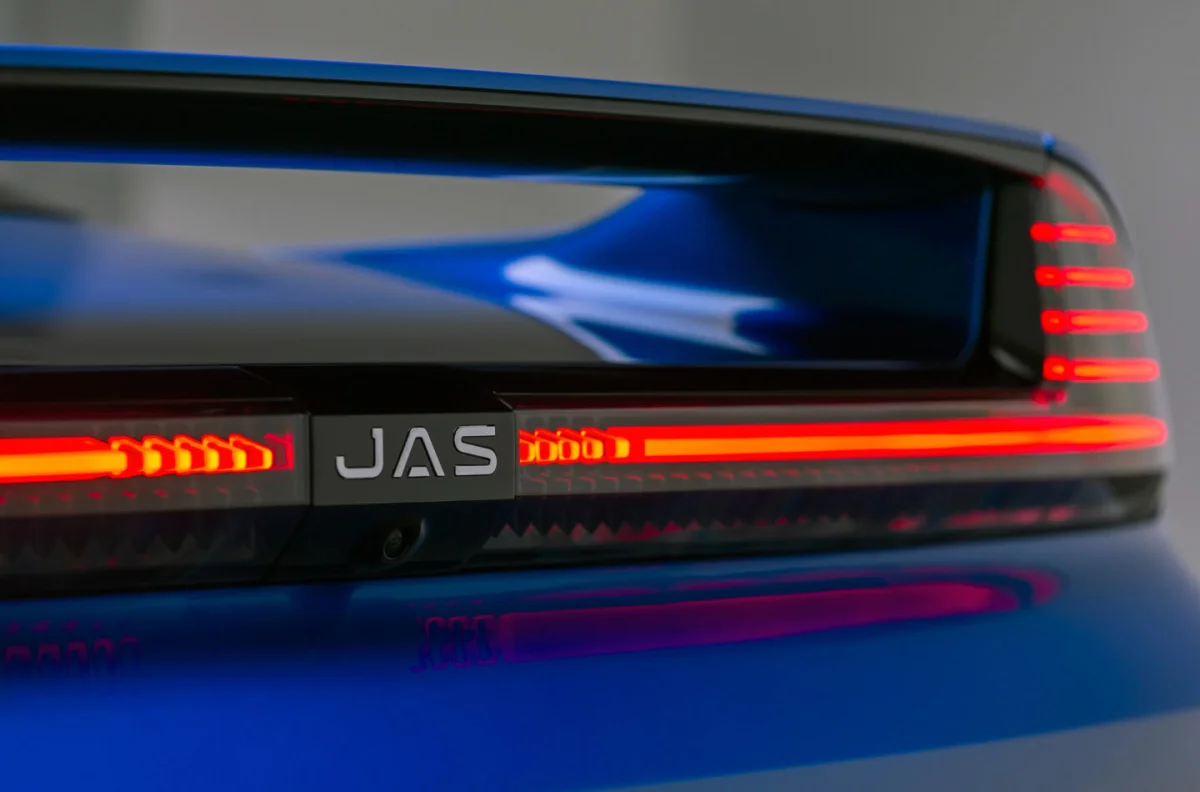 Illuminated rear light bar on the JAS Tensei